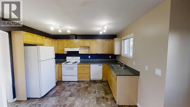 Building Photo - 9612-990A 90a St