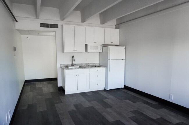 Foto del edificio - Studio Includes All Utilites