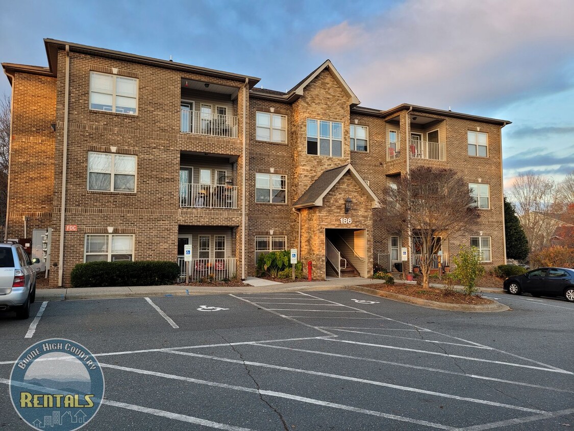 Foto principal - 3bd/3ba Pine Ridge Condo