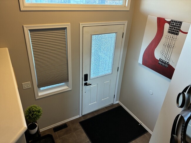 Building Photo - 9318-9130 AvenueUpper