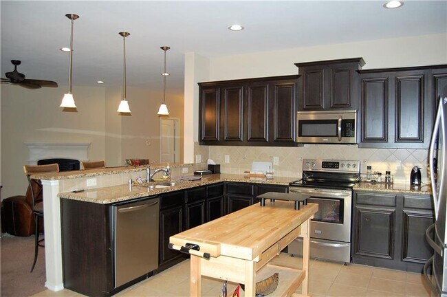 Building Photo - 2201 Liriope Ln