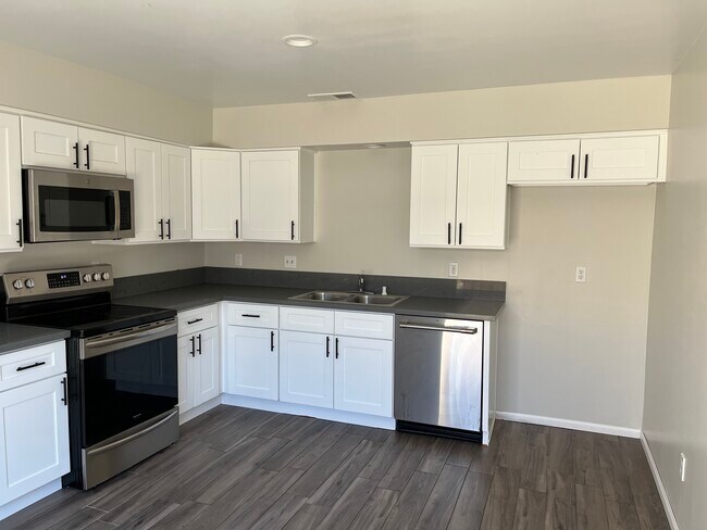 Foto del edificio - 3207 Crestline Rd
