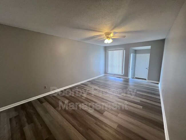 Foto del edificio - 4000 Lara Ln