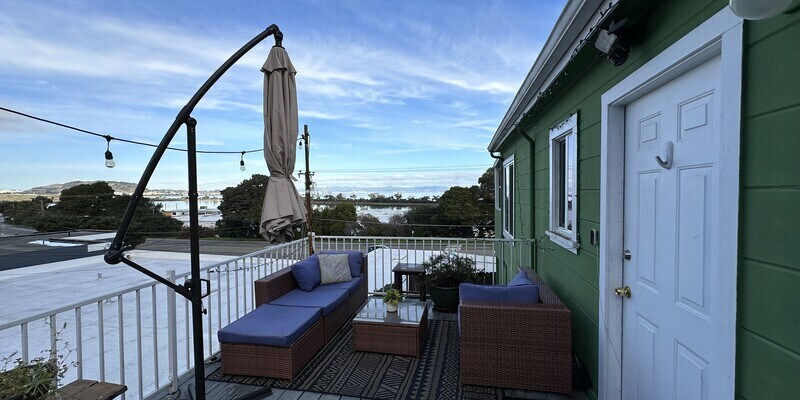 Primary Photo - Brisbane - Modern Spacious Home with Bay V...