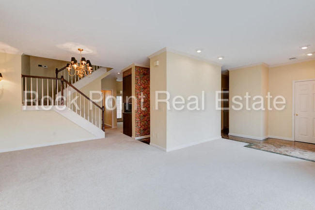 Building Photo - 7440 Hamilton Run Dr