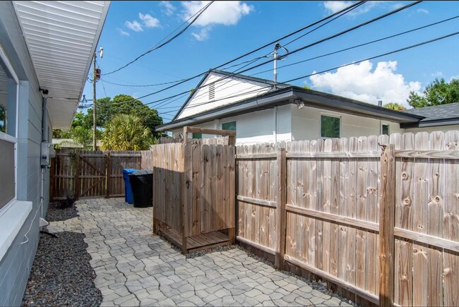 Building Photo - 342 46th Ave S