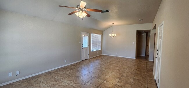 Building Photo - Lovely 2 Bed/2 Bath Duplex in Trimmier Est...