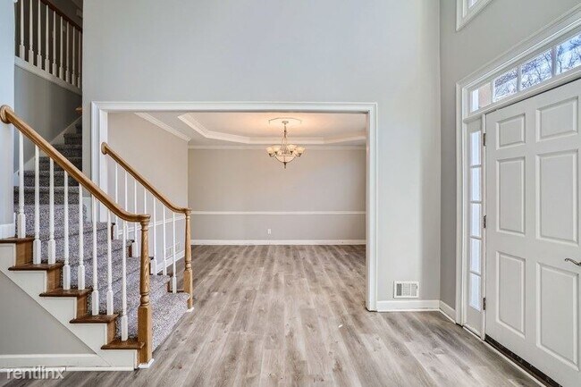 Building Photo - 5 br, 4.5 bath House - 1555 Highview Pines...