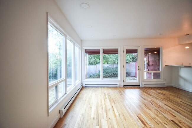 Foto del edificio - Beautiful 3 Bedroom Home in SW Portland