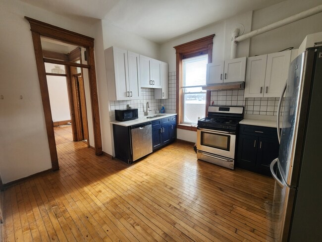 Building Photo - 2404 W Superior St