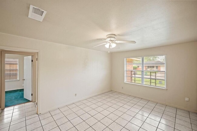 Building Photo - 4303 Howcher St