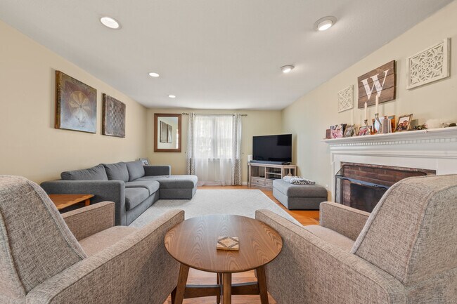 Foto del edificio - 181 Farms Village Rd