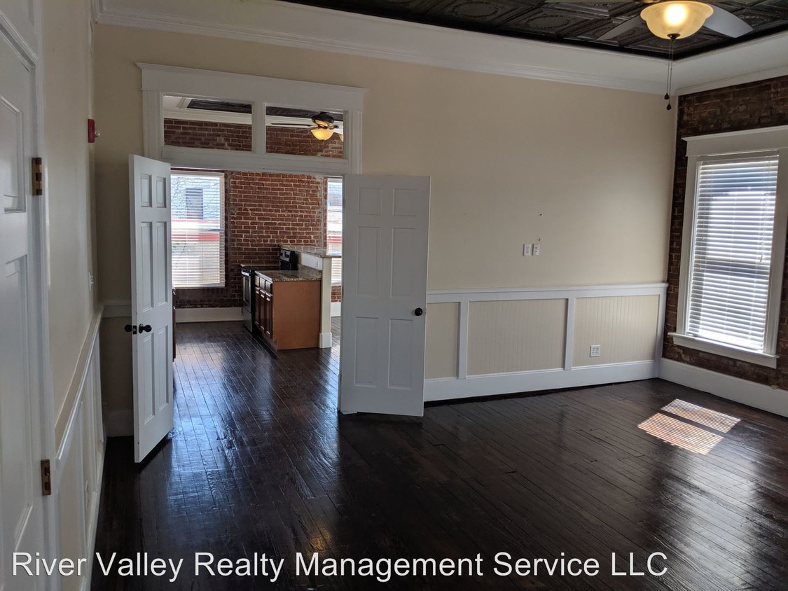Primary Photo - 2 br, 1 bath House - 321 W B Street Suite B