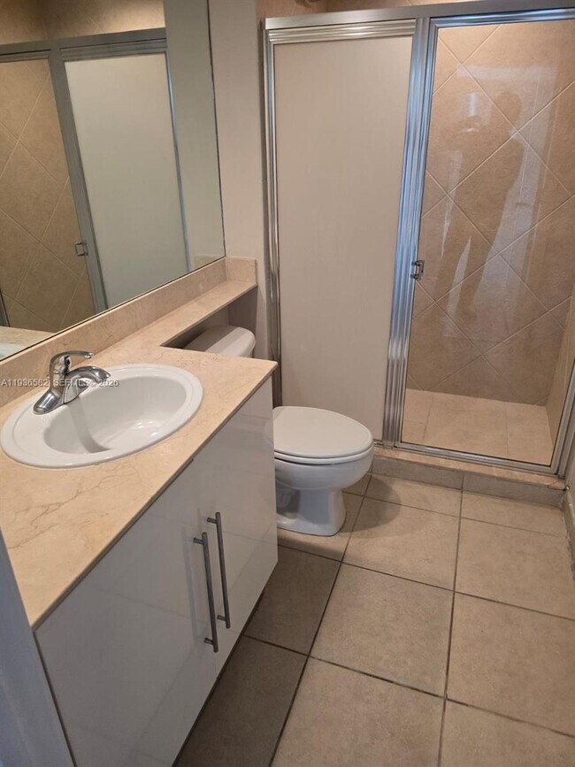 Foto del edificio - 325 S Biscayne Blvd