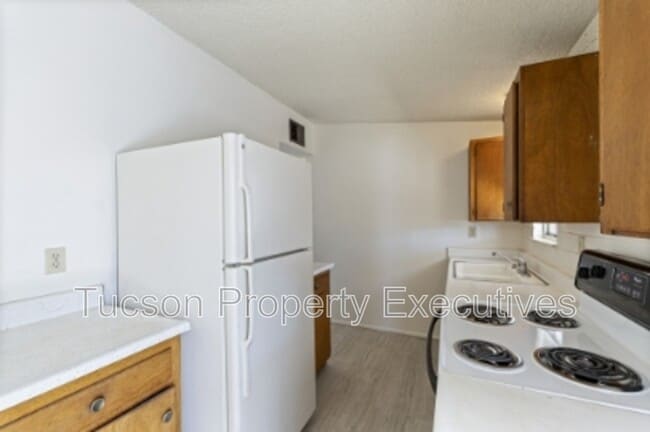 Building Photo - 4246 E Pima St