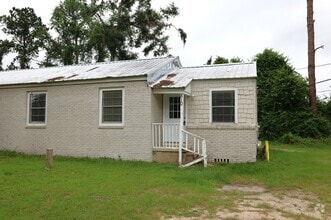 Building Photo - 810 Lilly St