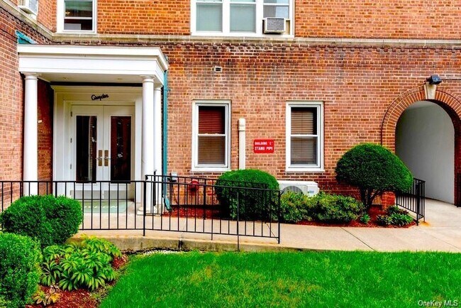 Foto del edificio - 90 Bryant Ave