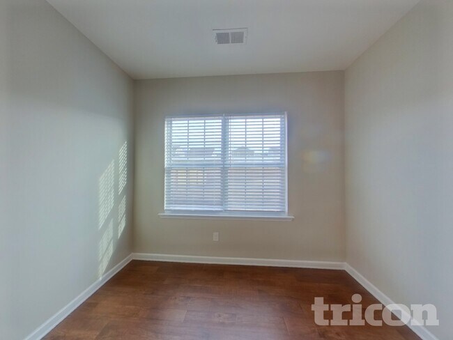 Foto del edificio - 228 Elmhaven Dr