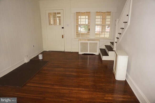Building Photo - 825 Haws Ave