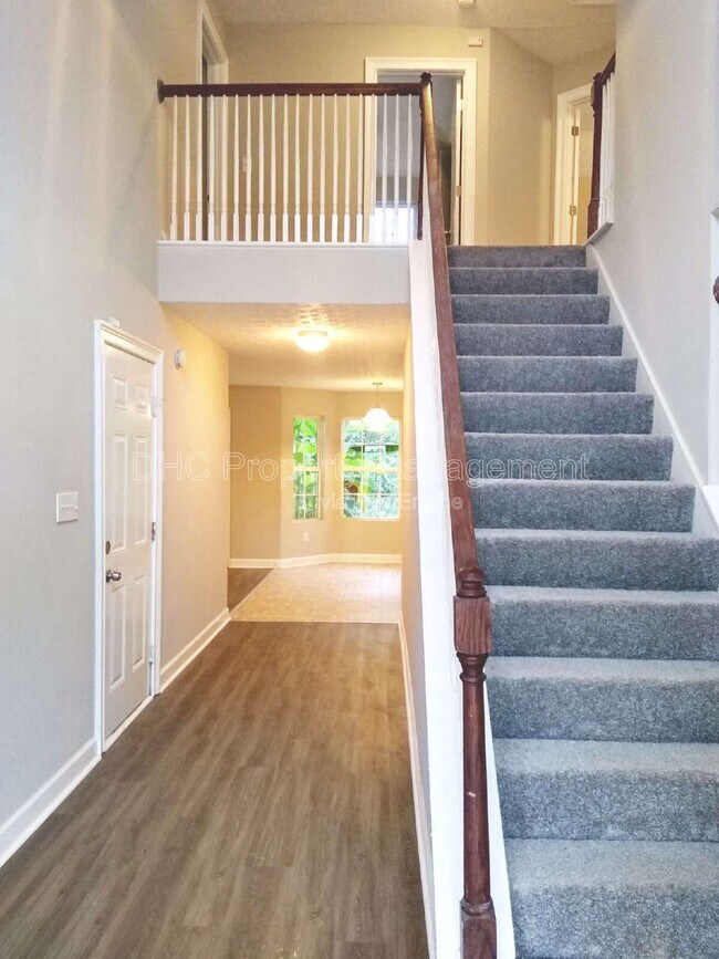 Building Photo - 925 Revere Way