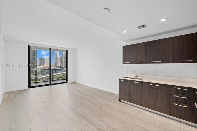 Foto del edificio - 45 SW 9th St