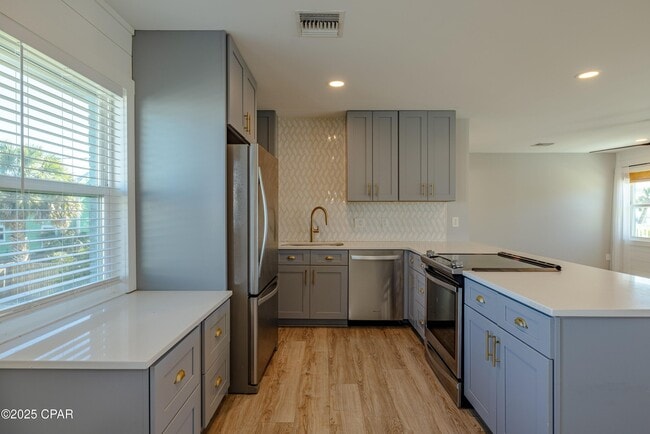 Building Photo - 8504 Tradewinds Dr