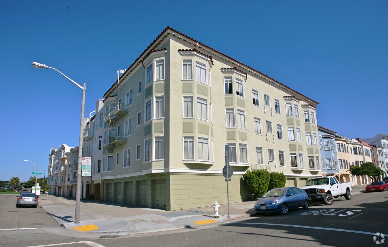 Primary Photo - 1490 Francisco St