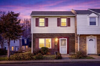 Building Photo - 611 Denton Cir