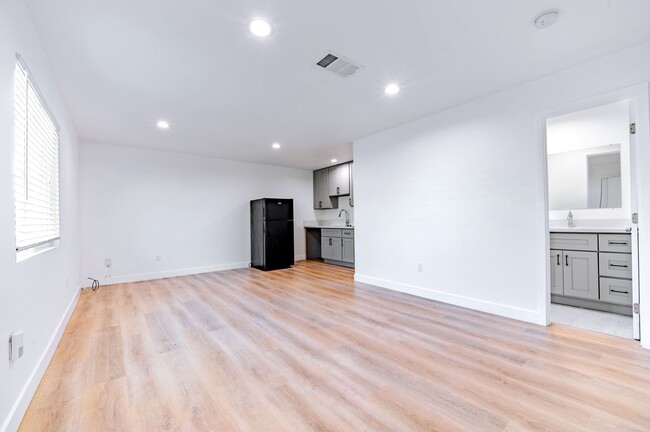 Photo - Showing Times: Every Wednesdays 4:00PM - 5:00PM Every Saturdays 12:00PM - 1:00PM House