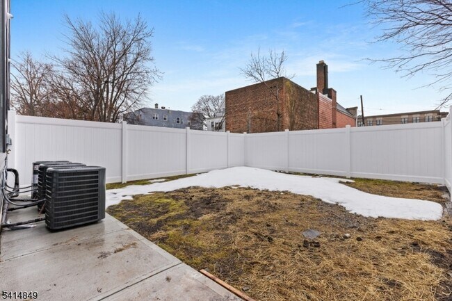 Foto del edificio - 37 S 7th St