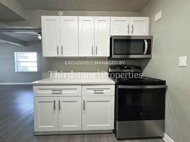 Foto del edificio - 5737 Carnation Rd