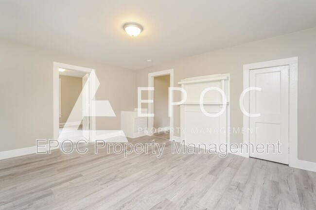 Building Photo - 2409 Waterbury St