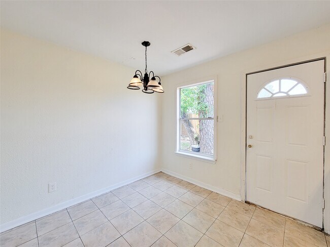 Foto del edificio - 3307 Pine Dust Ln