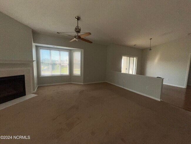 Foto del edificio - 4118 Breezewood Dr