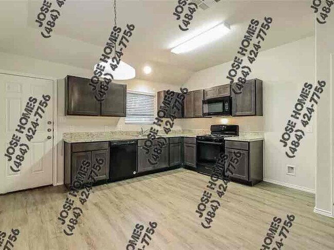 Building Photo - 5546 Casa Calvet Dr