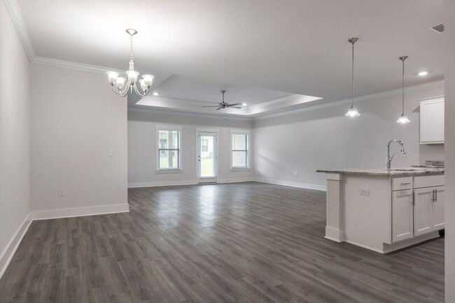 Building Photo - 718 Canary Ct