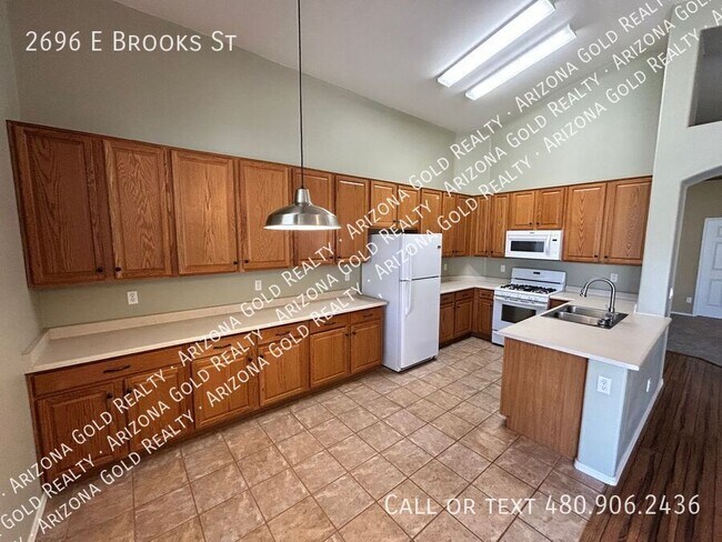 Building Photo - 2696 E Brooks St