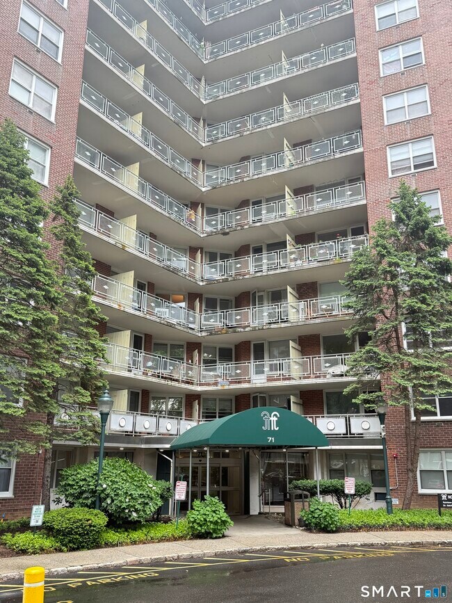 Building Photo - 71 Strawberry Hill Ave