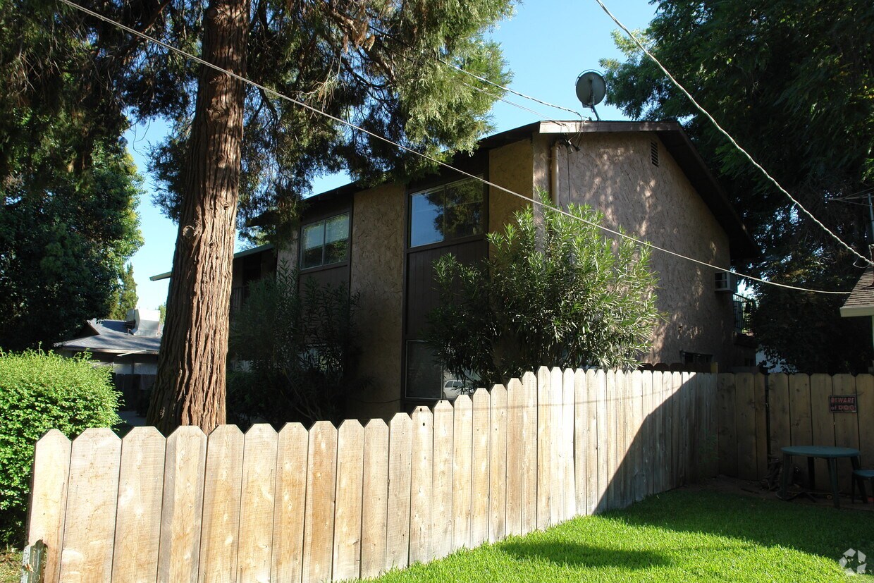 Building Photo - 1432 Hemlock St