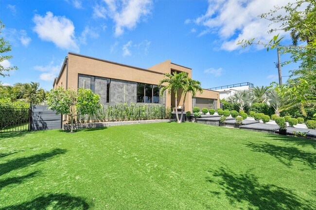 Foto del edificio - 2215 NE 19th St