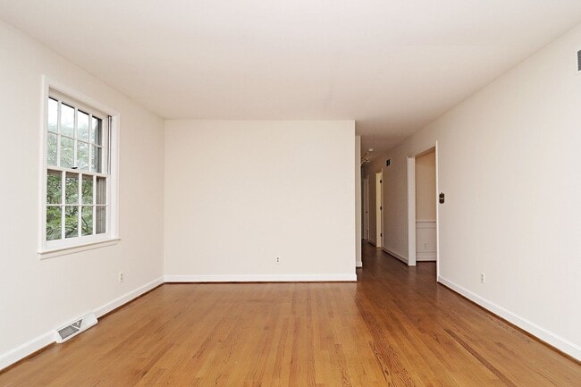 Foto del edificio - Charming Greenbrier Home on Half-Acre