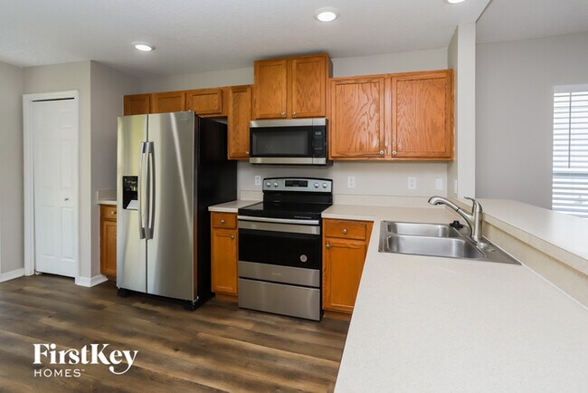 Building Photo - 15206 Searobbin Dr