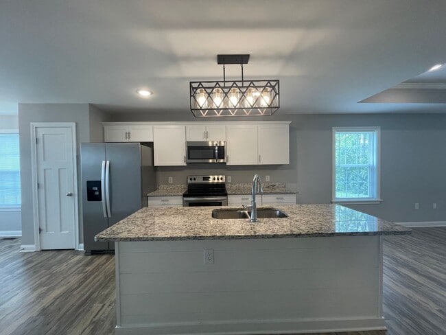 Building Photo - 3 Ranch Single Family Home- Fitness, Pools...