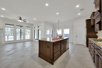 Building Photo - 150 N Greatwood Glen Pl