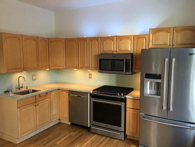 Building Photo - 458 Sanchez St