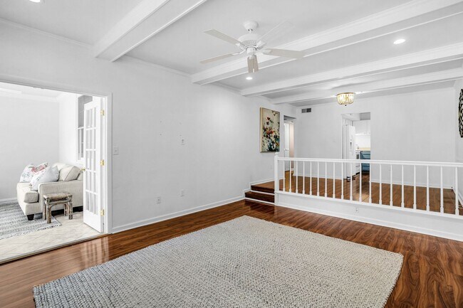 Foto del edificio - Prime Greenville Location! 3BR Ground Floor Condo in Gated Community