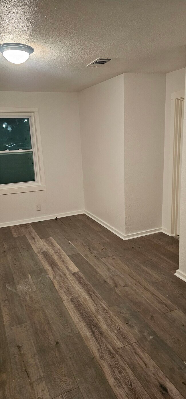 Foto del edificio - 1366 Ave A