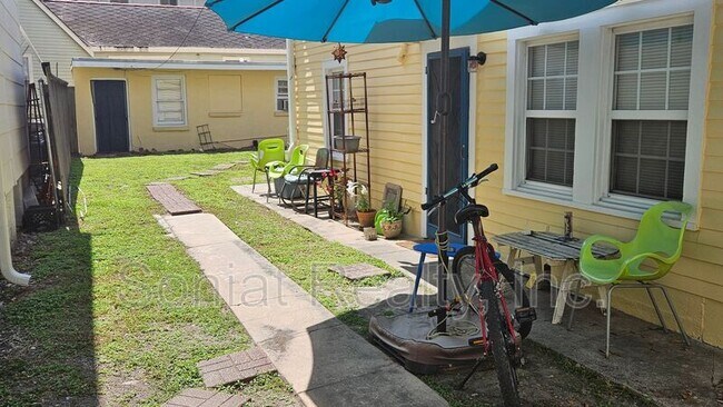 Foto del edificio - 230 N Alexander St