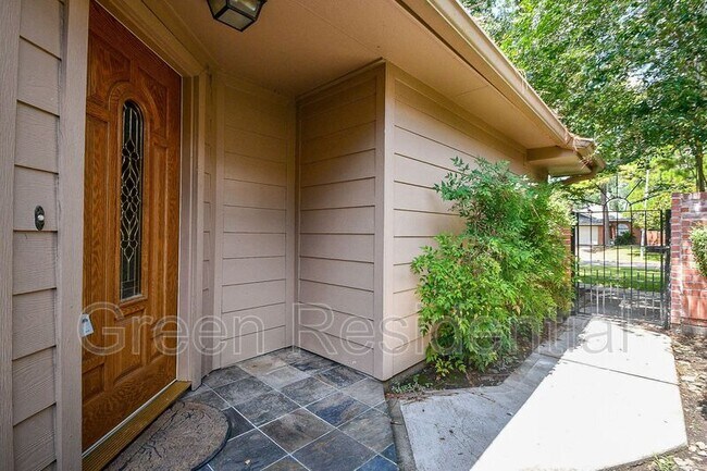 Building Photo - 8562 Laurel Trails Dr