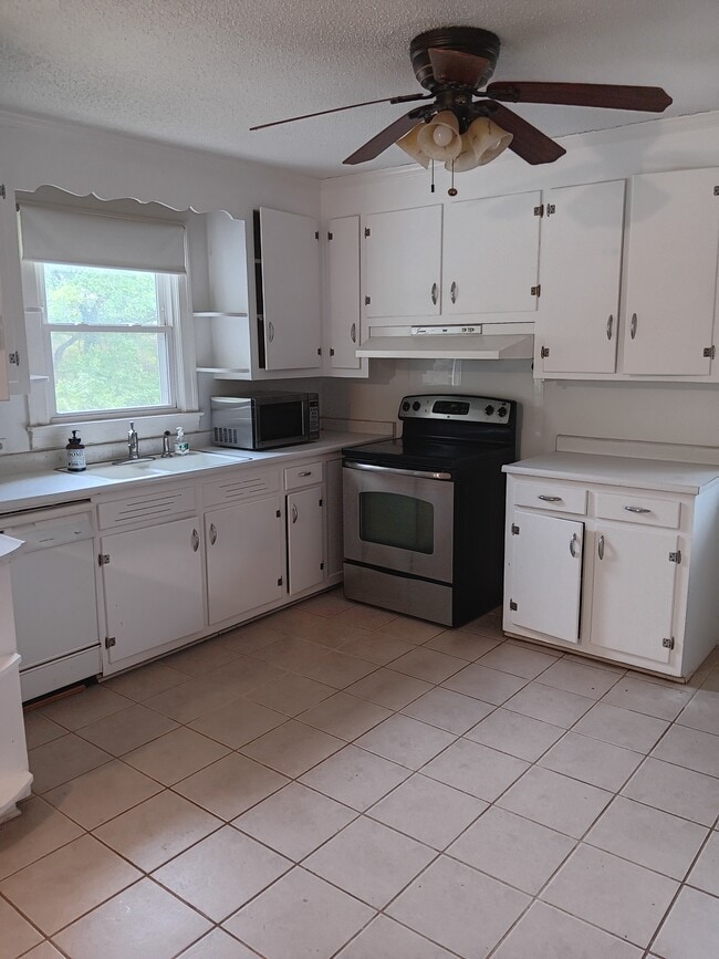 Foto del edificio - 1910 Elrod Rd